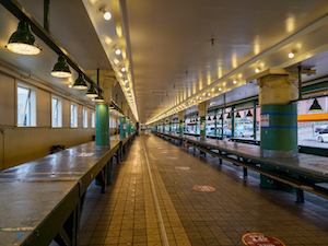 logan maruszak- photo of an unusually empty Pike Place market.